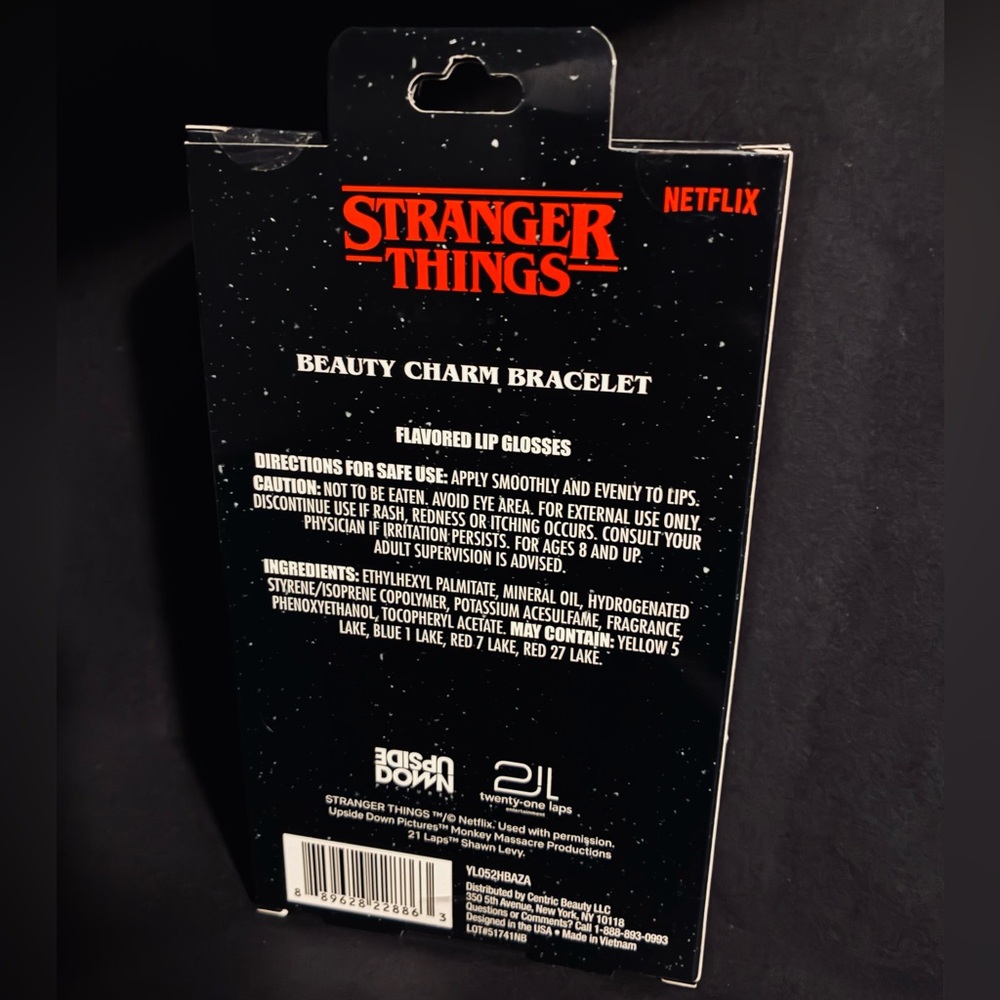 Stranger Things LIMITED EDITION Lip Balm & Bracelet Bundle Pack! BRAND NEW! - Picture 2 of 4